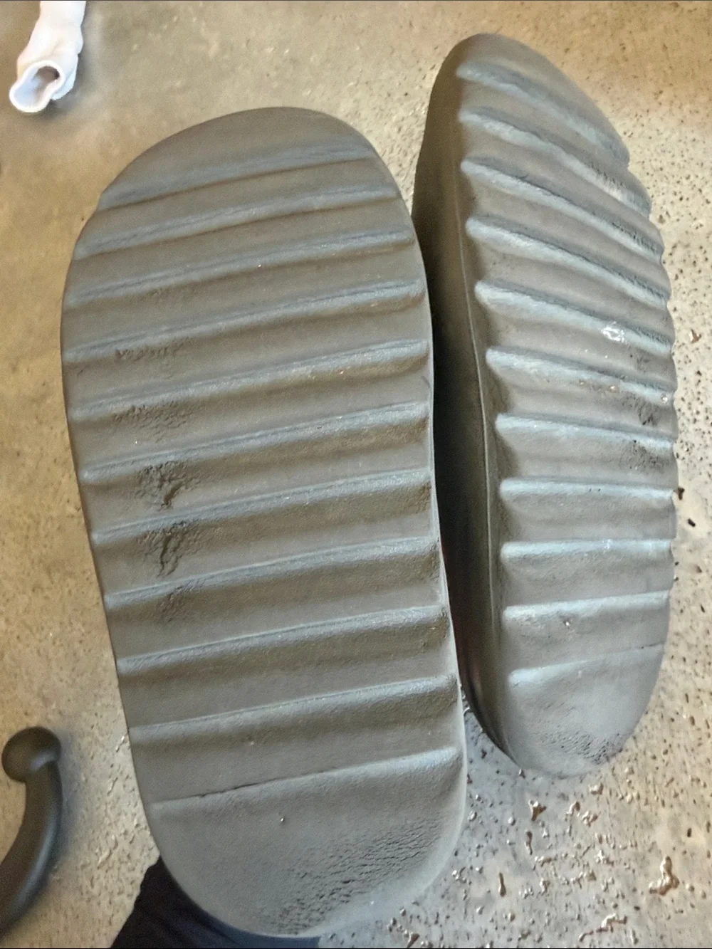 Yeezy yeezy slides charcoal-real not knock offs